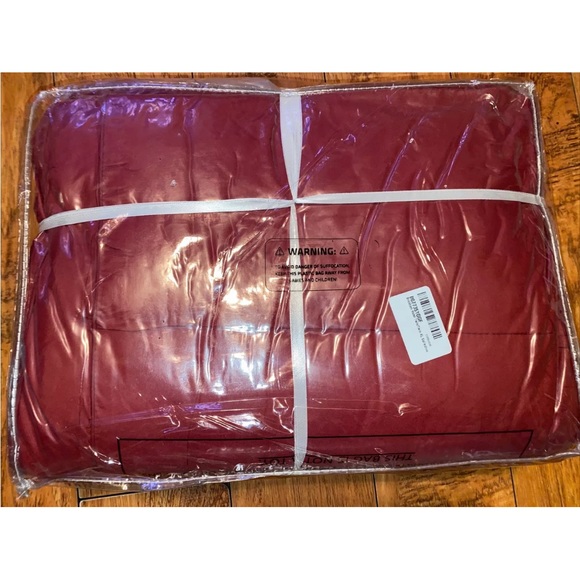 Beckham Hotel Twin/Twin XL Collection Comforter – 1300 Series Goose Down Alte... - Picture 4 of 4